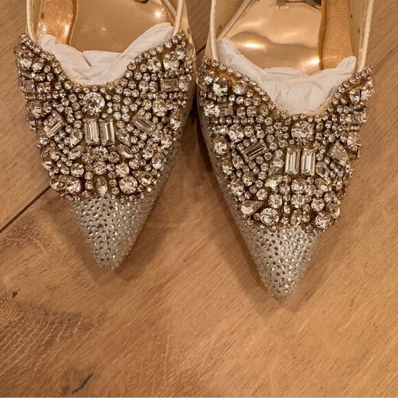 Badgley Mischka Brand
Quintana Crystal Ornamented Pump - Picture 10 of 11